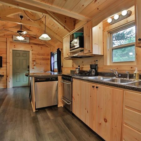 Thomas Cabin Forest Tiny Cabin With Hot Tub Chattanooga Eksteriør billede