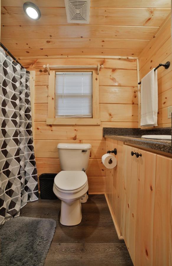 Thomas Cabin Forest Tiny Cabin With Hot Tub Chattanooga Eksteriør billede