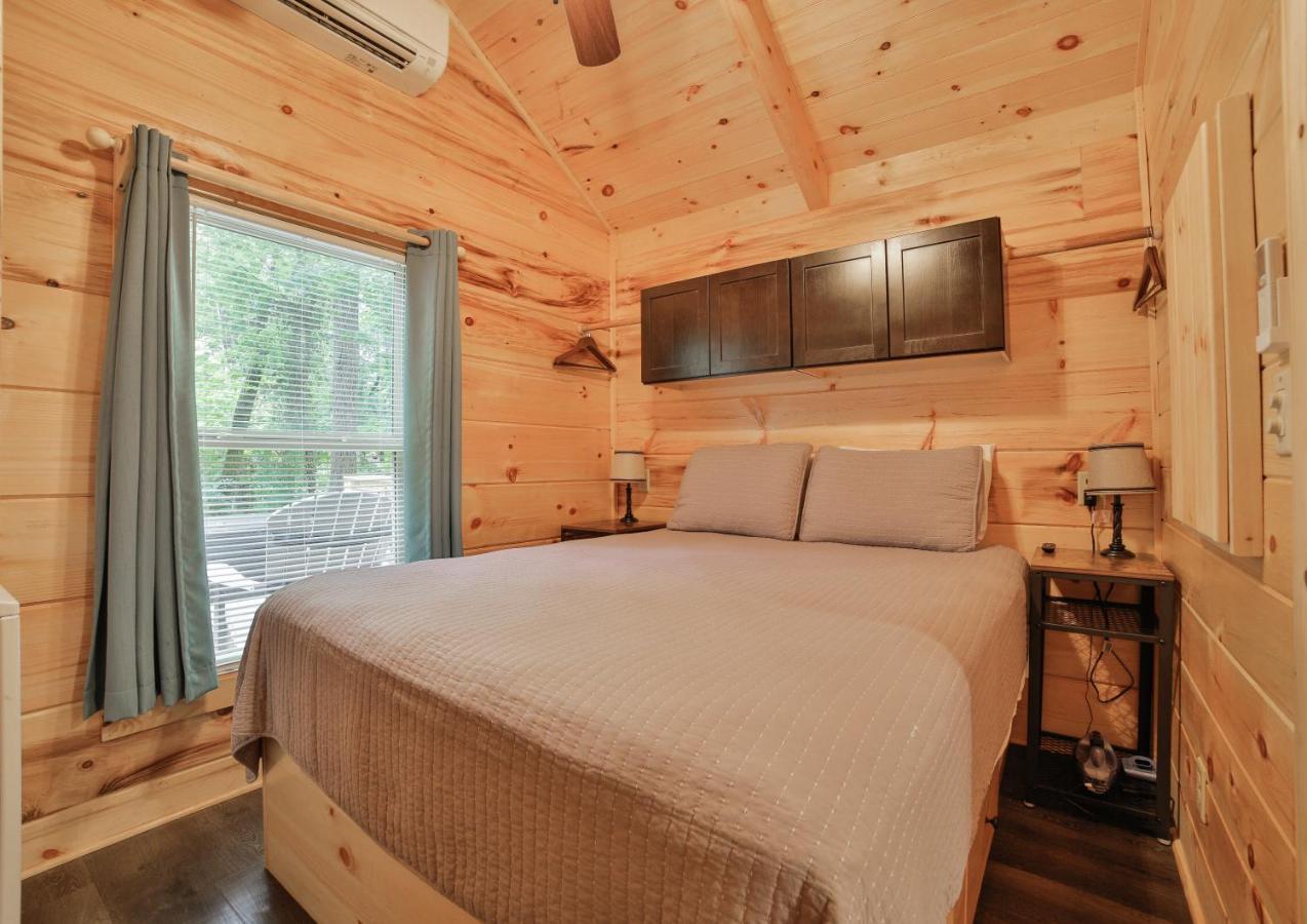 Thomas Cabin Forest Tiny Cabin With Hot Tub Chattanooga Eksteriør billede