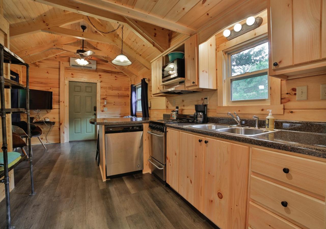 Thomas Cabin Forest Tiny Cabin With Hot Tub Chattanooga Eksteriør billede