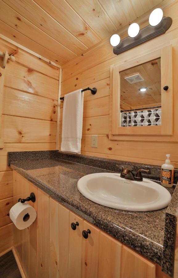 Thomas Cabin Forest Tiny Cabin With Hot Tub Chattanooga Eksteriør billede