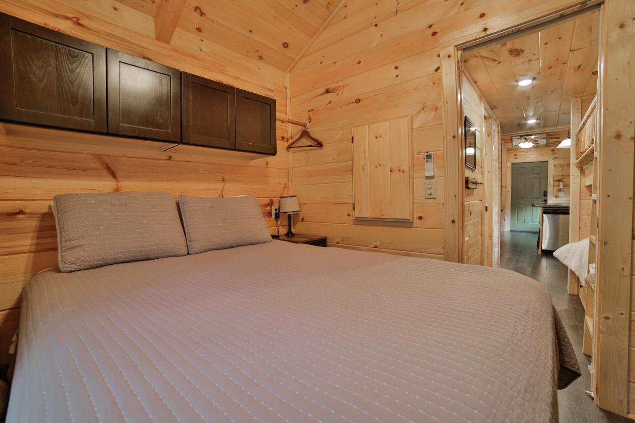 Thomas Cabin Forest Tiny Cabin With Hot Tub Chattanooga Eksteriør billede