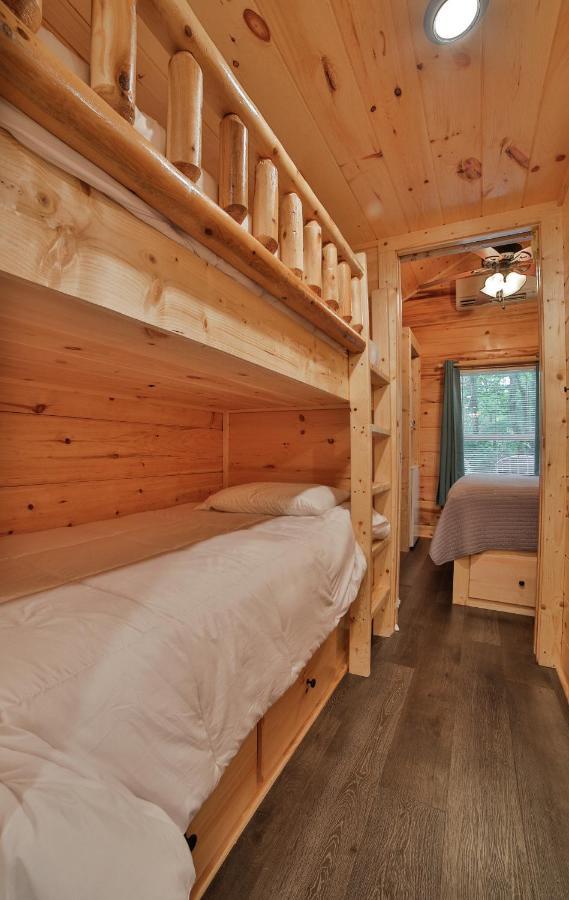 Thomas Cabin Forest Tiny Cabin With Hot Tub Chattanooga Eksteriør billede